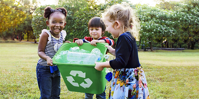 Kids-in-Park-wRecycling-Bin_742611010_700x350