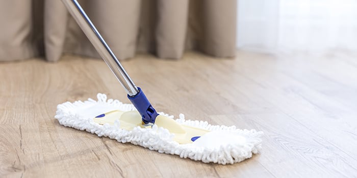 White-Flat-Mop-In-Use_1354792832_700x350